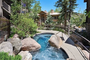 Outdoor spa tub - Mountain-Chic Chalet | Aspenwood #KA | 2B/2B (Snowmass Village)