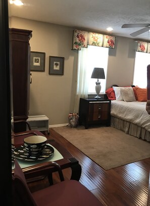 3 chambres, fer et planche à repasser, Wi-Fi gratuit, draps fournis