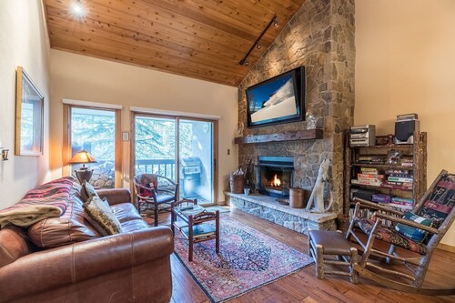 3/2 Ski In/Out  BEAVER CREEK, steps to Village, Townsend Place A307
