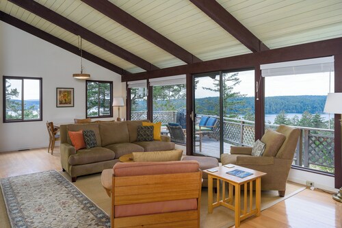 Orcas Island, Orcas Hill House #297