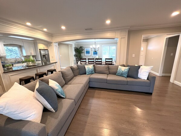 Smart-TV, Kamin, DVD-Player, Tischfußball