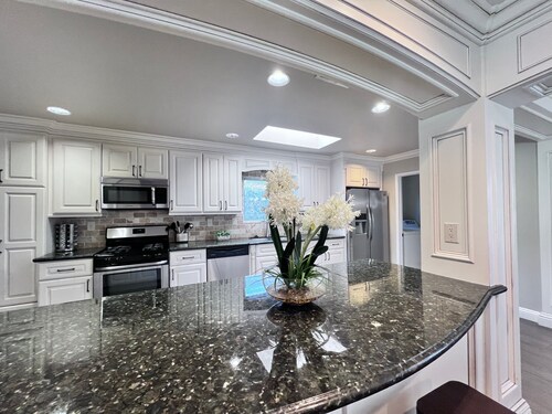 Terrific Pool/Jac Home: 3 EnSuites & Game Room