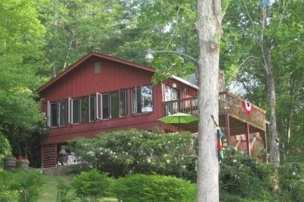 Lake House views Lake & Mtns. with Boat Dock, Deck, & Lakeside Patio