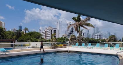 Oceanfront Penthouse mit herrlichem Blick auf die Karibik.
