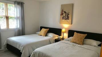 3 bedrooms, desk, iron/ironing board, free WiFi