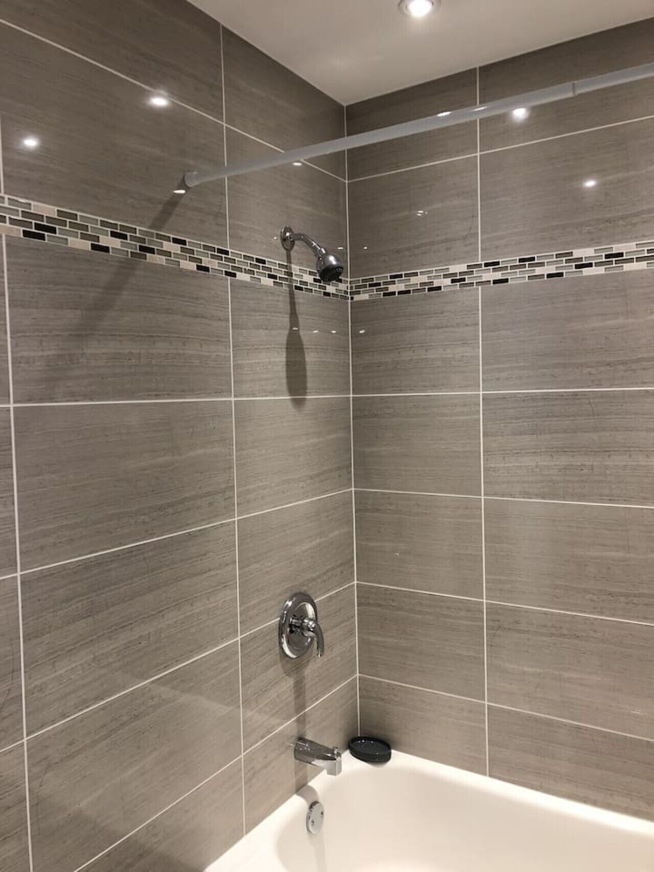 Ducha y bañera combinadas y secador de pelo