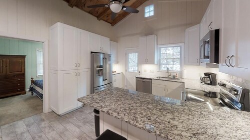 Adorable beach home in North Litchfield!!!