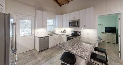 Adorable beach home in North Litchfield!!!