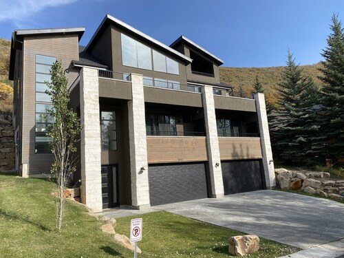 Deer Valley Luxury Ski House. Sleeps 27