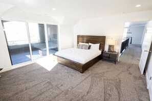 9 chambres, bureau, fer et planche Ă repasser, lit parapluie