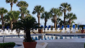 Piscine couverte, piscine extérieure