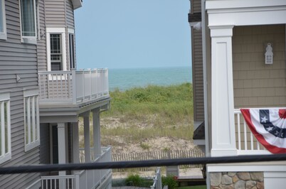 BEACH BLOCK Beauty with Ocean Breezes! Steps to Sand- 4BR, 2BA, OC Family Escape