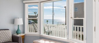 Pacific Bungalow | Ocean View with Tiny House!