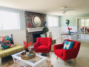 TV, fireplace