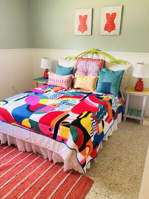 3 bedrooms, internet, bed sheets