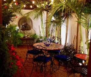 Outdoor dining - 1/2 Block to the Beach w/ Bikes & Paddleboards: Casa de las Palmas (Long Beach)
