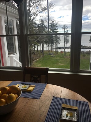 Dining -  Ocean Point OCEANFRONT with private BEACH air-conditioned (Boothbay)
