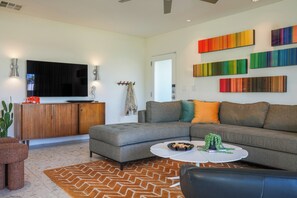 Smart TV, DVD player, books, stereo