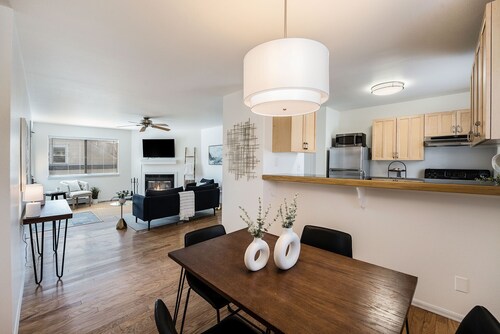 Perfect Spot! Walk to Pearl Street, CU, Google & hiking! 