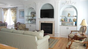 Smart TV, fireplace, DVD player, books