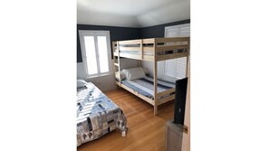 3 quartos, escrivaninha, Wi-Fi, roupa de cama