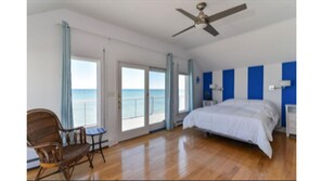 3 bedrooms, desk, WiFi, bed sheets