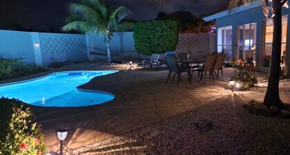 Privates 3BR Haus, ruhige Sackgasse, Pool, alle Annehmlichkeiten, 3 min zum Strand!
