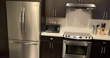 Fully equipped 5 star 1 bdrm suite. Luxurious.