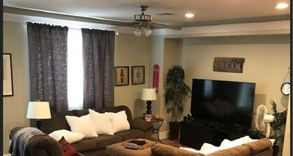 Las Vegas Home 5 BR sleeps 10