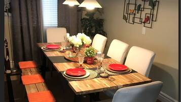 Family House, 5 Bedrooms, Non Smoking | 5 bedrooms, free WiFi