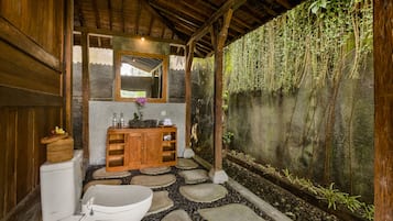 Villa, 1 Bedroom, Private Pool, Valley View | Bathroom | Deep-soaking bathtub, free toiletries, towels