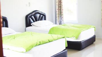 Standard Twin Room | Desk, free WiFi