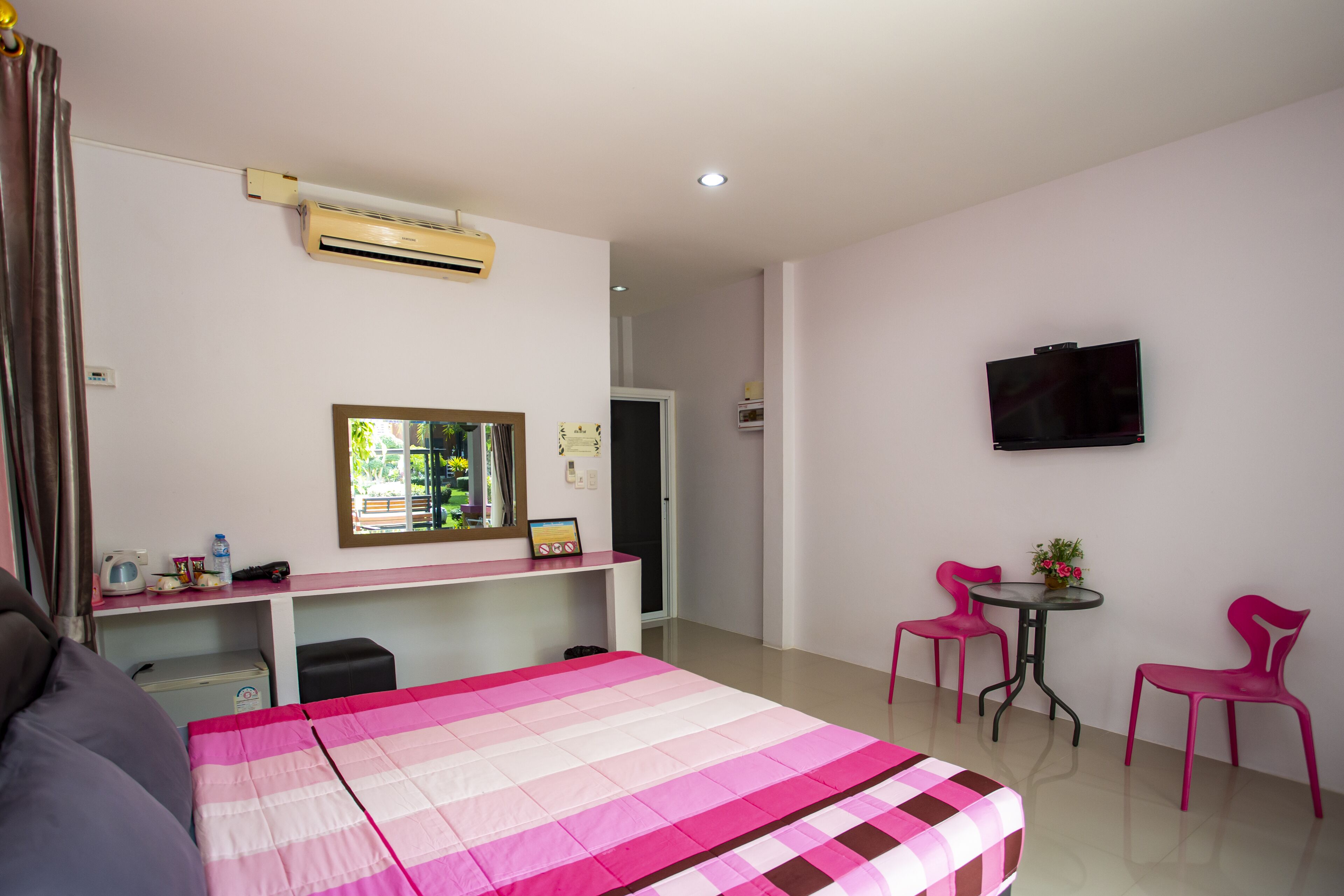 ห้องซูพีเรียดับเบิล | โต๊ะทำงาน, ผ้าม่านกันแสง, Wi-Fi ฟรี, ผ้าปูที่นอน