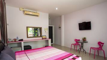 Chambre Double Supérieure | Bureau, rideaux occultants, Wi-Fi gratuit, draps fournis