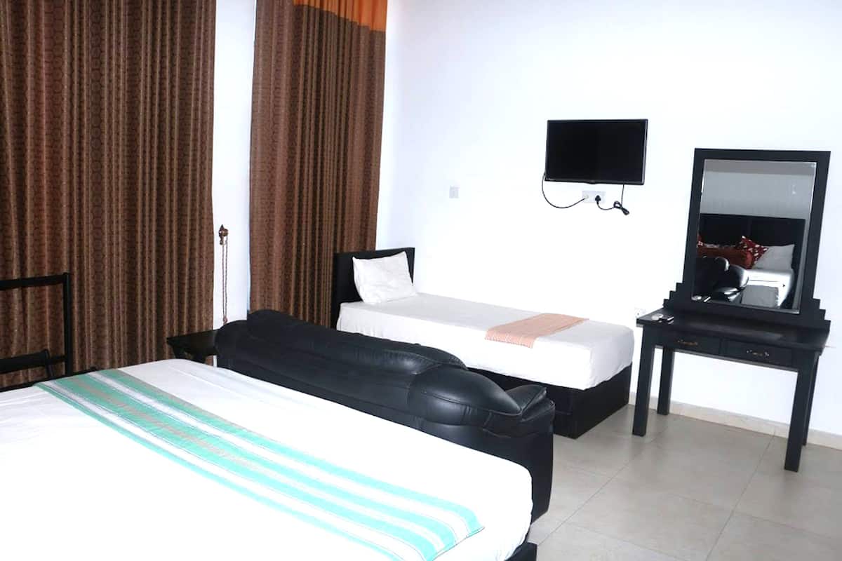 Standard Triple Room, Multiple Beds, Non Smoking | Soundproofing, iron/ironing board, bed sheets