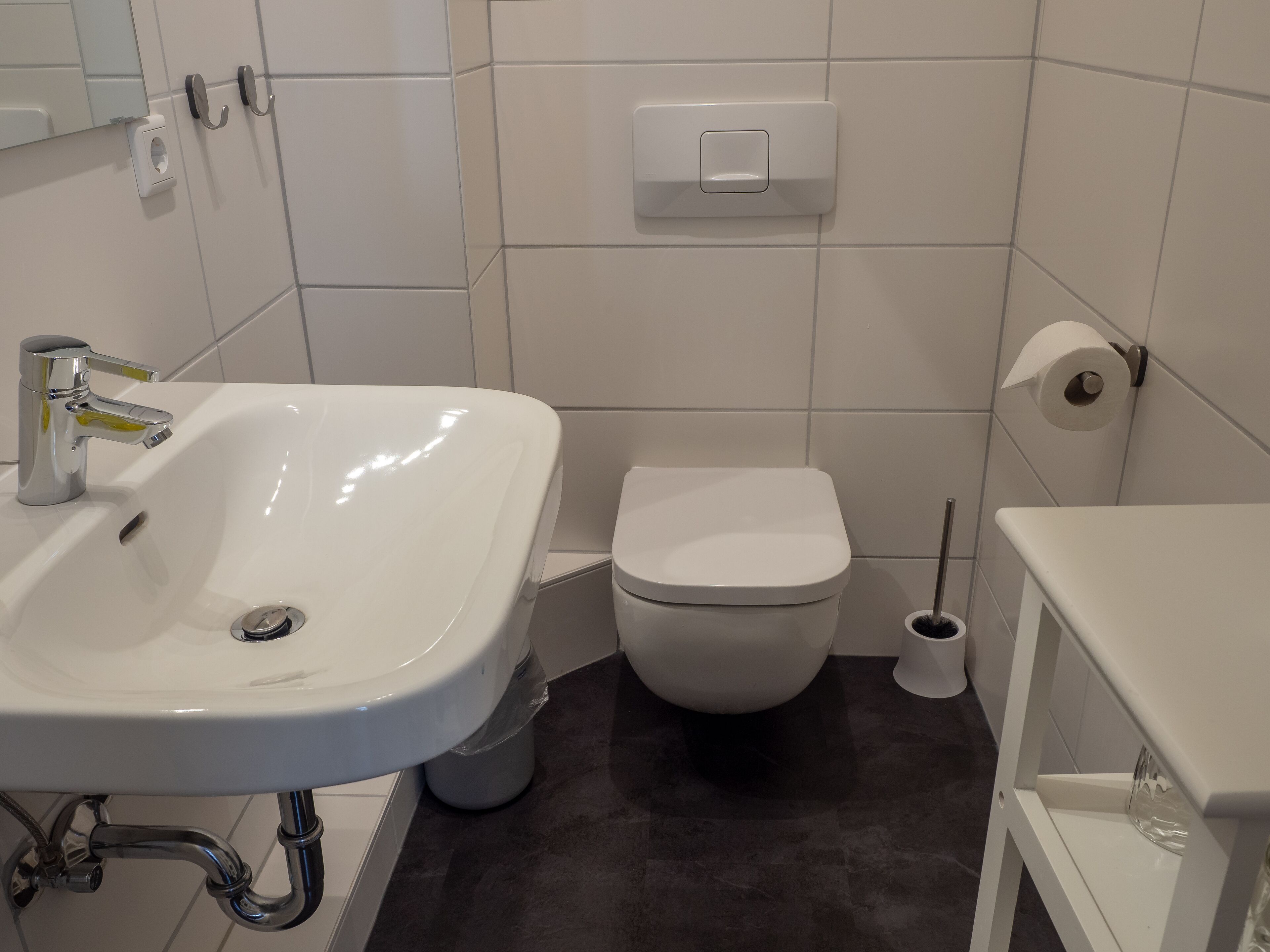 junior suite | bathroom | shower, free toiletries, hair dryer, towels