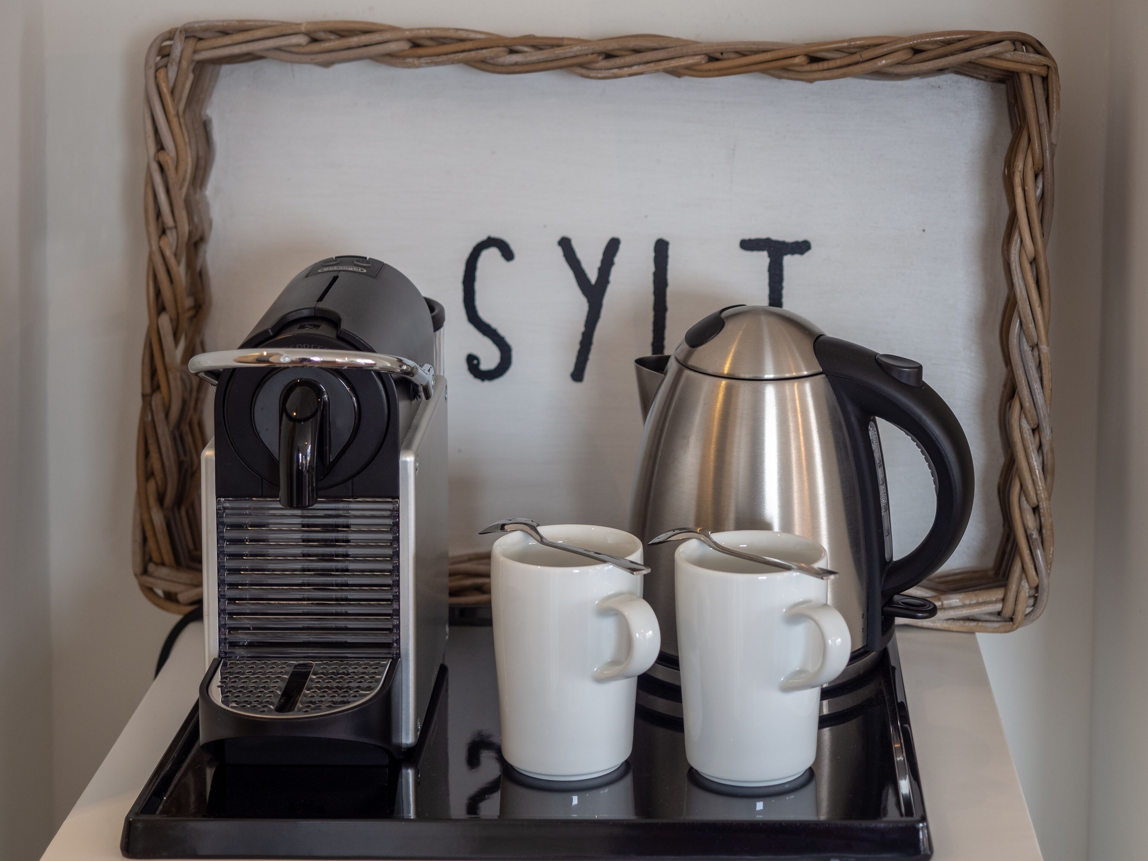 suite, balcony | coffee and/or coffee maker