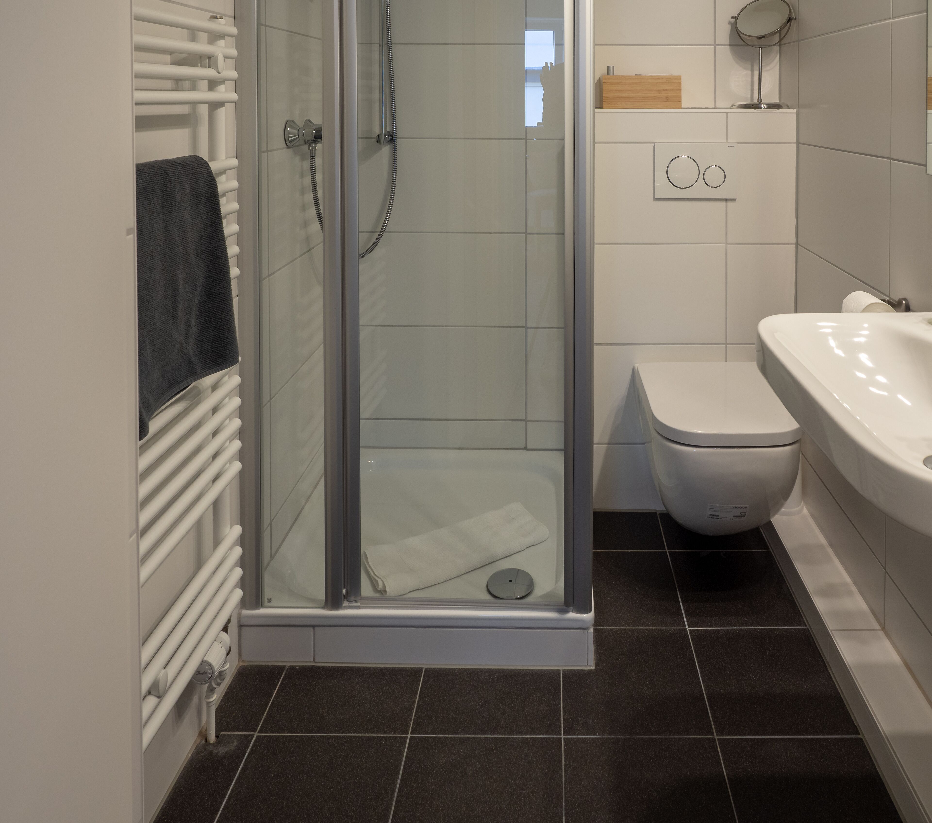 deluxe double room, balcony | bathroom | shower, free toiletries, hair dryer, towels