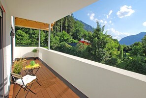 Terrace/patio - Apartment 4 Deluxe Apartment 51 sqm, 1-4 persons, balcony and wonderful mountain view (Bayerisch Gmain)