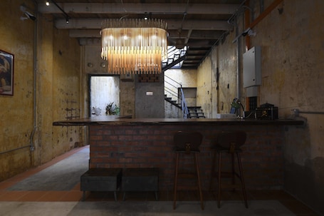 Check-in/check-out kiosk