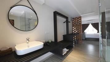 Family Double Room, 1 King Bed with Sofa bed, Non Smoking | Bathroom sink