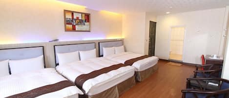 Perhehuone, useita sänkyjä, tupakointi kielletty | Työpöytä, pimennysverhot, ilmainen Wi-Fi, vuodevaatteet