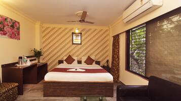 Comfort Double Room, 1 Queen Bed, Non Smoking | Soundproofing, free WiFi, bed sheets