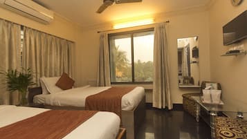 Comfort Double Room, 1 Queen Bed, Non Smoking | Soundproofing, free WiFi, bed sheets