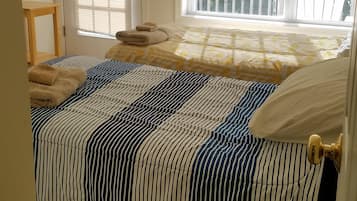 3 bedrooms, desk, free WiFi, bed sheets