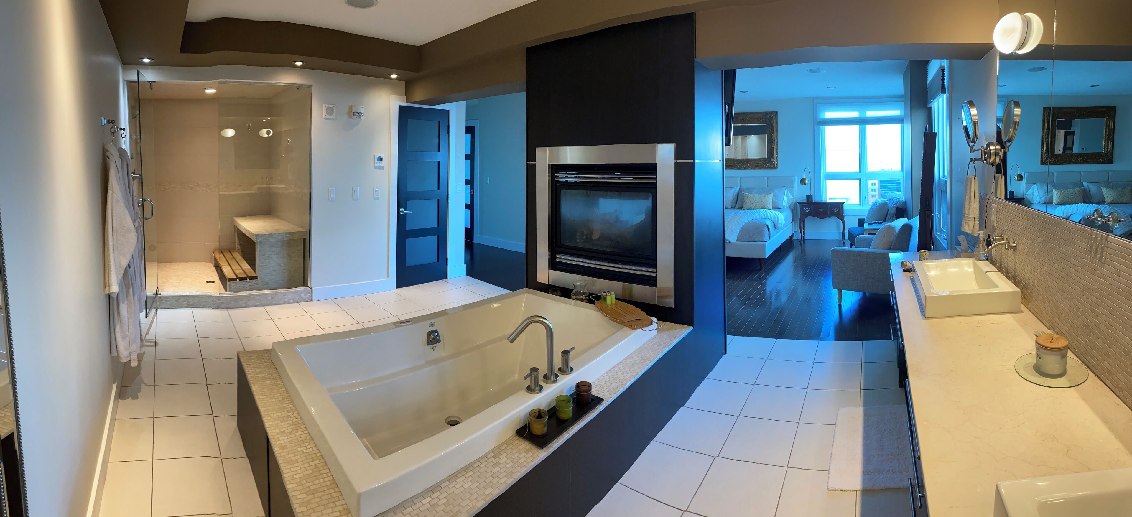 3 camere, una scrivania, ferro/asse da stiro, culla da viaggio