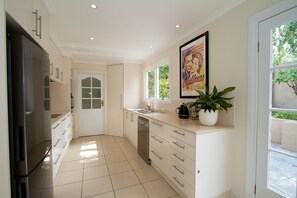 House, 4 Bedrooms, Terrace | Private kitchen | Full-size fridge, microwave, oven, stovetop - Strahan House (North Hobart)