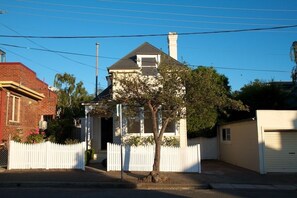 Front of property - Strahan House (North Hobart)