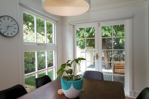 House, 4 Bedrooms, Terrace | In-room dining - Strahan House (North Hobart)