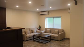 Lobby lounge